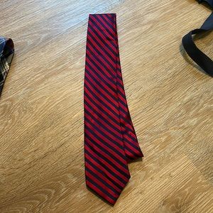Red and navy striped Nautica neck tie